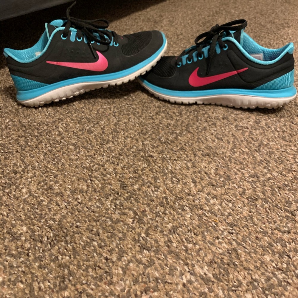 Nike Shoes - Picture 2 of 6